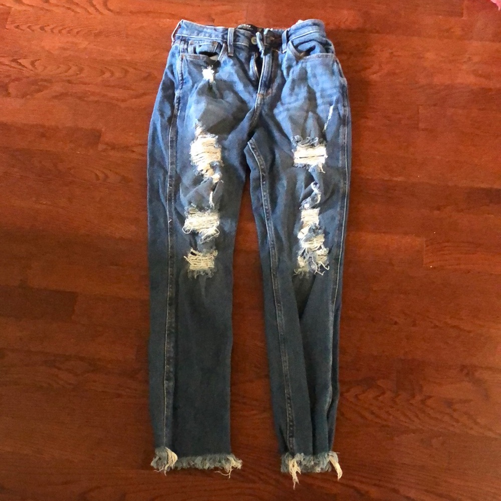 Hollister Curvy High-Rise Mom Jean, Dark Blue, W: 24 L: 27 and size 0R
